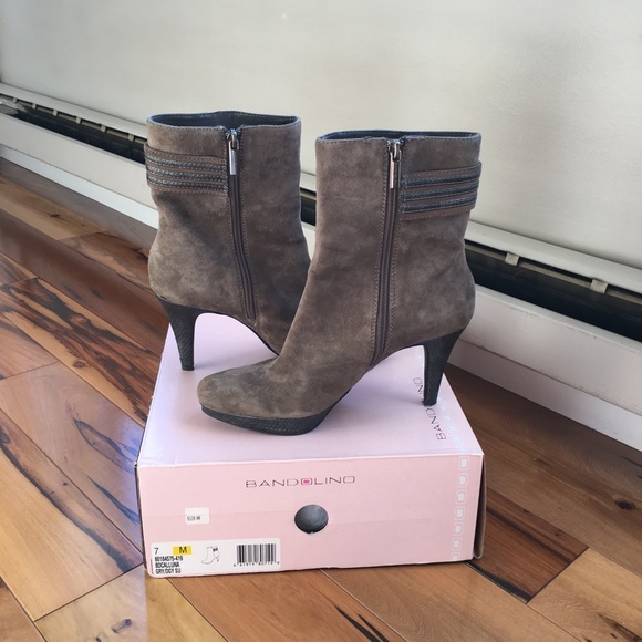 BANDOLINO BDCALLUNA Suede Heeled Booties 7 - Picture 10 of 10